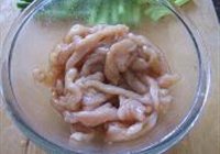 鸡柳炒蒜苔的做法 步骤1