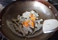口蘑腐竹炒蹄筋的做法 步骤9