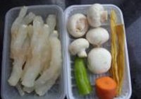 口蘑腐竹炒蹄筋的做法 步骤1