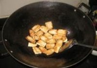 布包豆腐炒肉片的做法 步骤4
