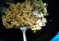 姬菇炒肉的做法 步骤5