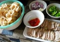姬菇炒肉的做法 步骤2