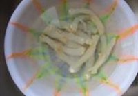 口蘑腐竹炒蹄筋的做法 步骤5