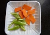 口蘑腐竹炒蹄筋的做法 步骤3