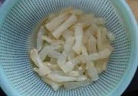 口蘑腐竹炒蹄筋的做法 步骤6