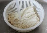 剁椒蒸金针菇的做法 步骤3