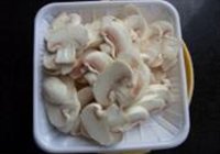 口蘑腐竹炒蹄筋的做法 步骤4