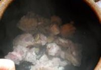 莲藕煨大排的做法 步骤5