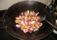 洋葱炒五花肉的做法 步骤5