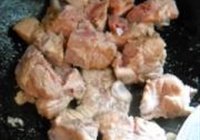 莲藕煨大排的做法 步骤4
