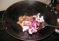 洋葱炒五花肉的做法 步骤4