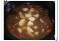 鹌鹑蛋炖肉的做法 步骤12