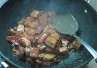 酱豆干红烧肉的做法 步骤11