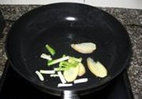 小鸡炖蘑菇的做法 步骤5