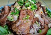 五香酱肘子的做法 步骤11