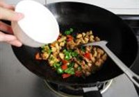 香辣鸡丁的做法 步骤12