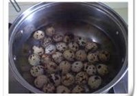 鹌鹑蛋炖肉的做法 步骤2