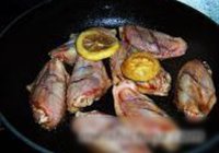 柠香蚝油煎焖鸡翅的做法 步骤6