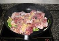 小鸡炖蘑菇的做法 步骤6