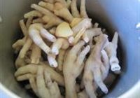 冬菇木耳焖鸡脚的做法 步骤7