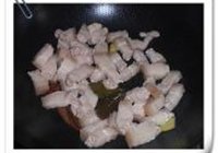 鹌鹑蛋炖肉的做法 步骤7