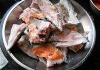 香煎三文鱼头的做法 步骤2