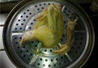 吮指鸡的做法 步骤4
