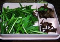 肉末银牙炒韭菜的做法 步骤2