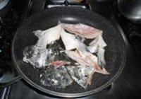 香煎三文鱼头的做法 步骤4
