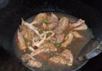 仔鸡烧毛豆的做法 步骤5