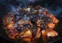 马哈鱼炖五花肉的做法 步骤15