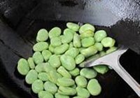 蒜苔烧蚕豆米的做法 步骤3