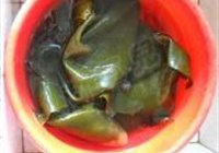 海带煨脊骨的做法 步骤3