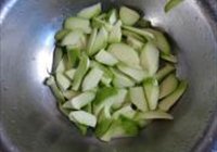 吊瓜烧豆丹的做法 步骤2