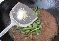 蒜苔烧蚕豆米的做法 步骤7