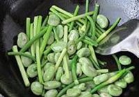 蒜苔烧蚕豆米的做法 步骤4