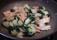 小白菜炒鲜腐竹的做法 步骤8