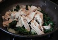小白菜炒鲜腐竹的做法 步骤7