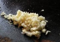 小白菜炒鲜腐竹的做法 步骤4