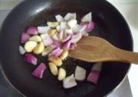 三杯鸡饭的做法 步骤3
