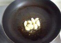 三杯鸡饭的做法 步骤2