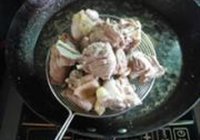 干香啤酒鸭的做法 步骤3
