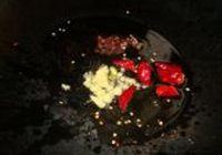 牛筋炒豆芽的做法 步骤3