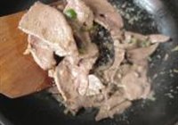 青蒜炒猪肝的做法 步骤3