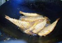 香酥糖醋马口鱼的做法 步骤7