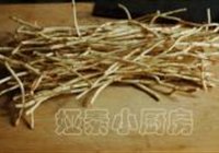 剁辣子炒臭菜根的做法 步骤2