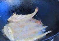 香酥糖醋马口鱼的做法 步骤6