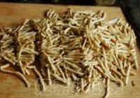 剁辣子炒臭菜根的做法 步骤3