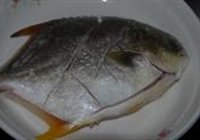 清蒸金鲳鱼的做法 步骤1