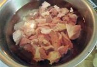 辣味酱香烧牛腩的做法 步骤2